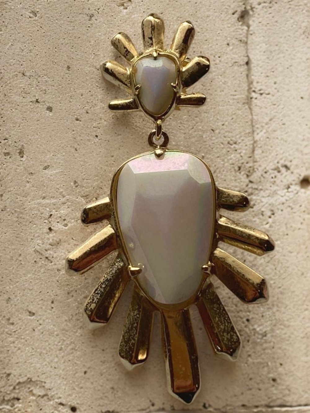 Kendra Scott SINGLE Earring White Iridescent and Gold - Picture 6 of 6